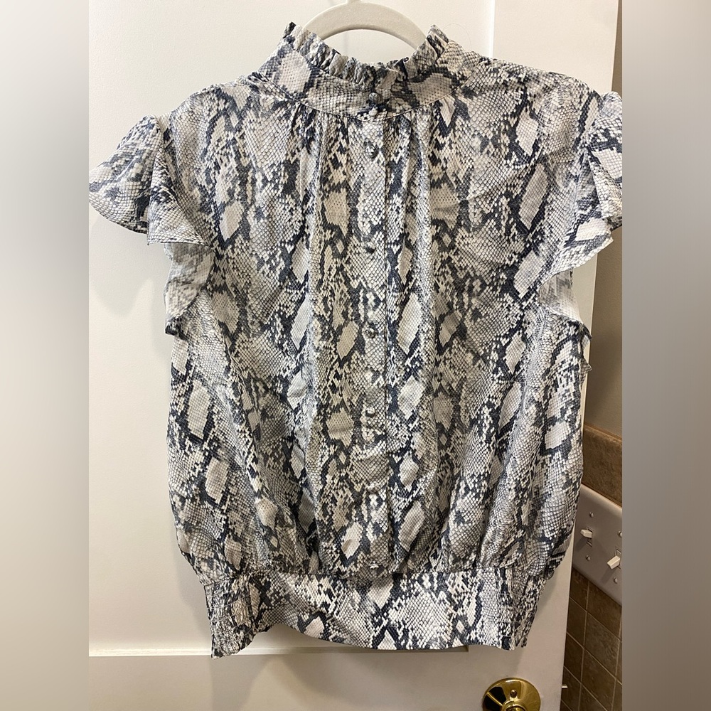 Frame Blouse - Picture 2 of 3